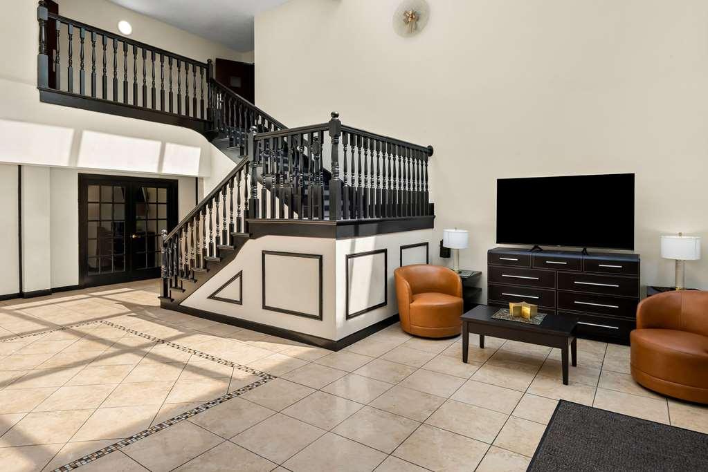 Quality Inn & Suites Lafayette Beltér fotó